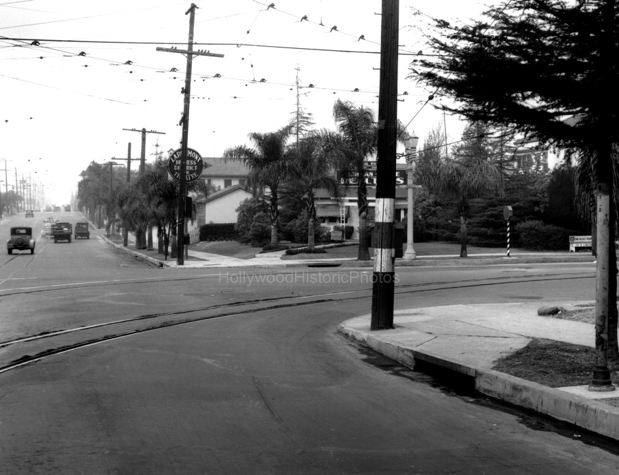 Larchmont Blvd. 1932 At 3rd Street wm.jpg